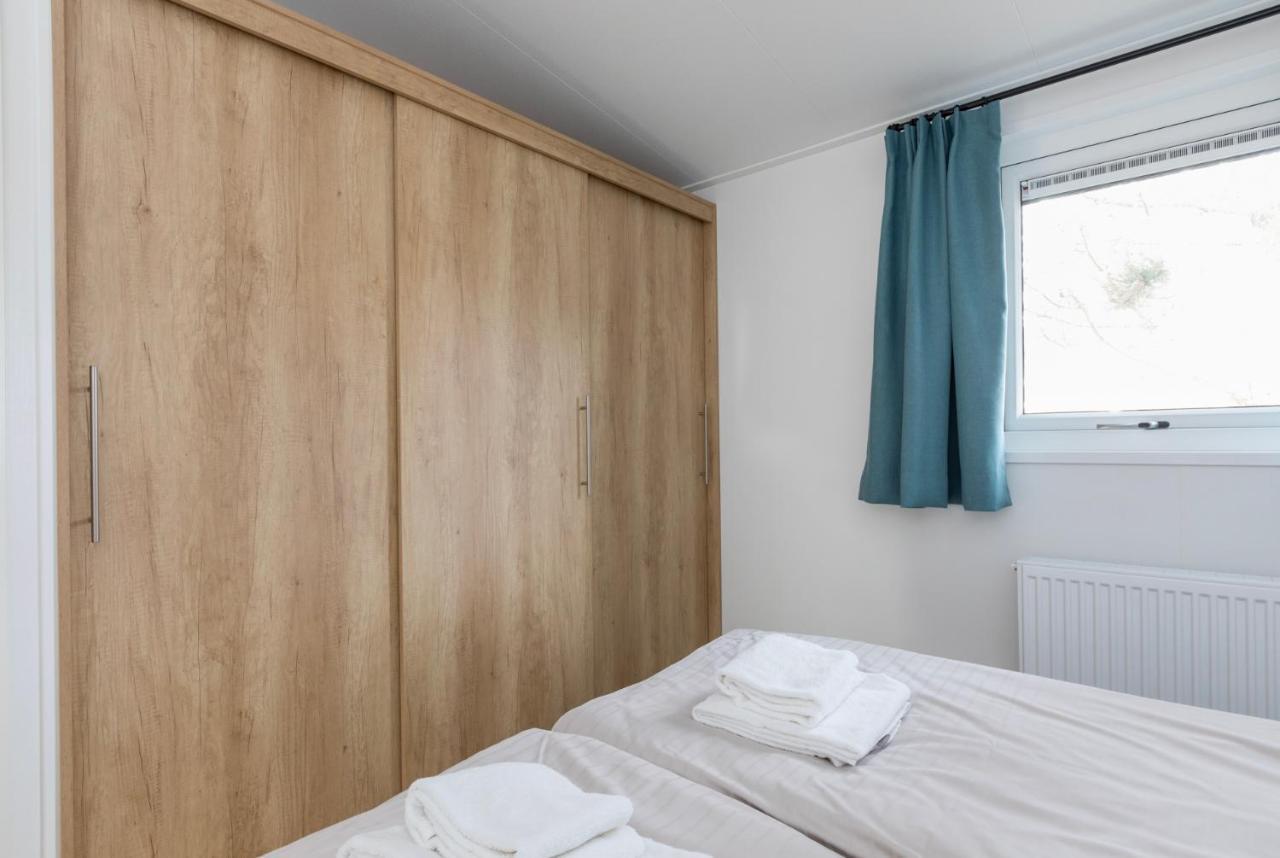 Welcome In - Chalet Vakantiepark Fort Den Haak - Huisdier Toegestaan Vrouwenpolder Exterior photo